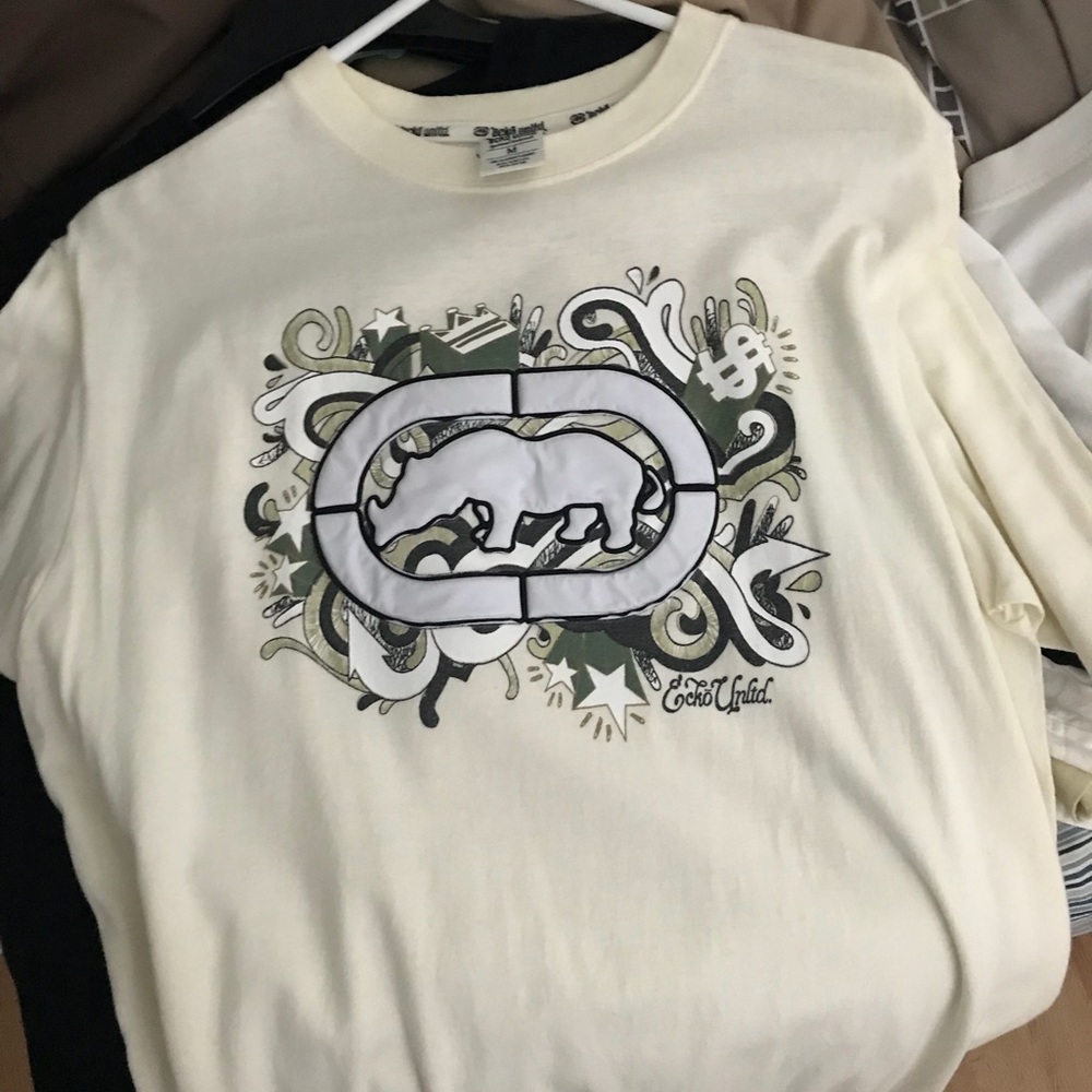 Ecko Unlimited Graphic Tee Size: Med (Classic Fit)